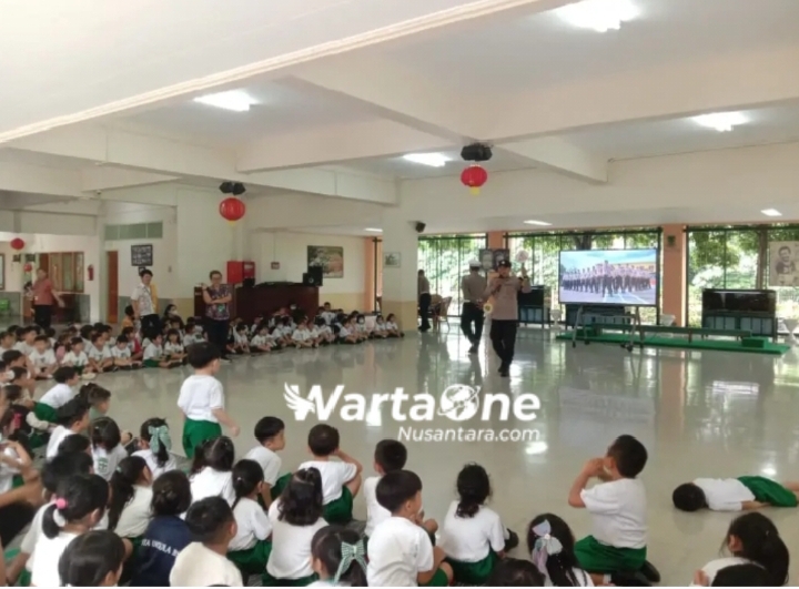 Polsek Serpong Tanamkan Kesadaran Tertib Lalu Lintas Sejak Dini di KB-TK Santa Ursula BSD