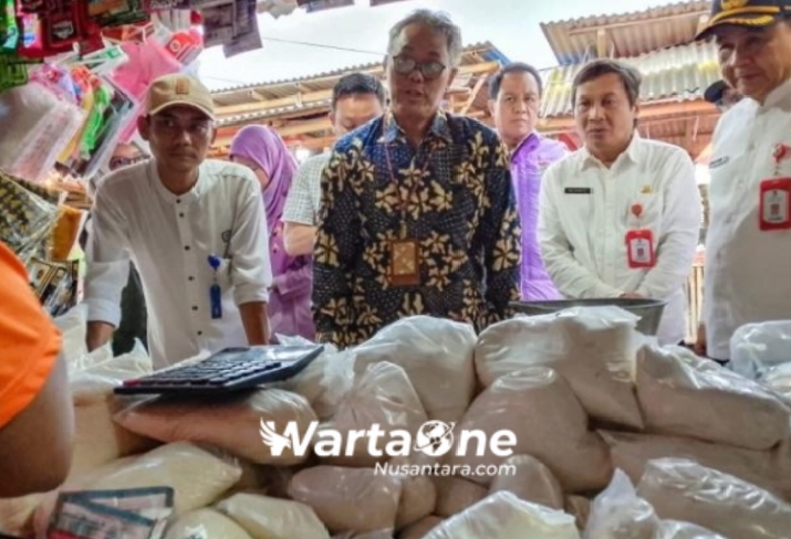 Sekda Bersama Bapanas Monitoring Stok dan Harga Komoditi Pokok di Pasar Kronjo