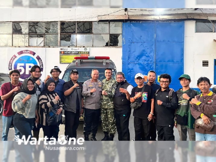 Sinergi Yonif TP 845/Ksatria Satam Bersama Polri dan Media Dalam Bangun Komunikasi Kebersamaan dan Menjaga Kondusivitas Wilayah NKRI