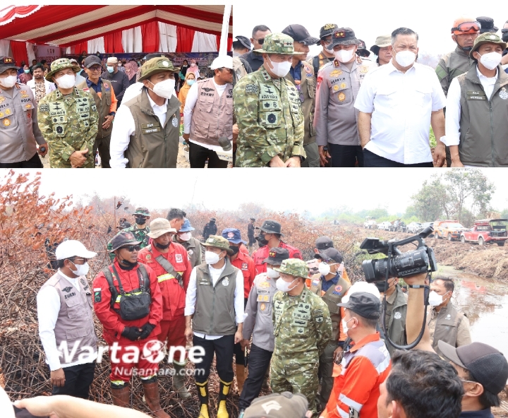 Pangdam XIX Tuanku Tambusai Bersama Menhut Tinjau Titik Api Karhutla Kerumutan